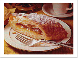 Helmut's Strudel - Almond-Apricot Strudel